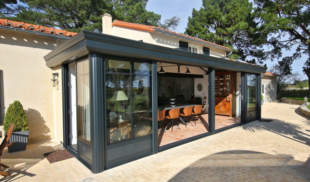 Maison ancienne avec une extension toit plat