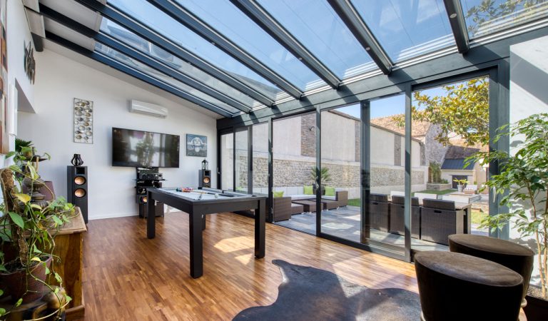 Mobilier pour véranda : comment meubler son espace ? - Rénoval Véranda