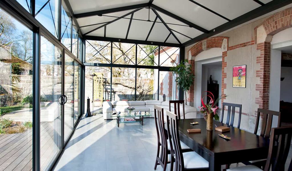 Agrandir son salon avec une véranda Rénoval