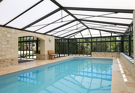 Comment construire une piscine sous une véranda ? Rénoval vérandas