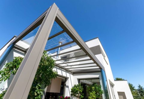 Choisir sa toiture de pergola - RENOVAL VERANDA