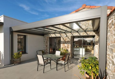 Pergola transparente, quelle toiture choisir ? Les conseils Rénoval