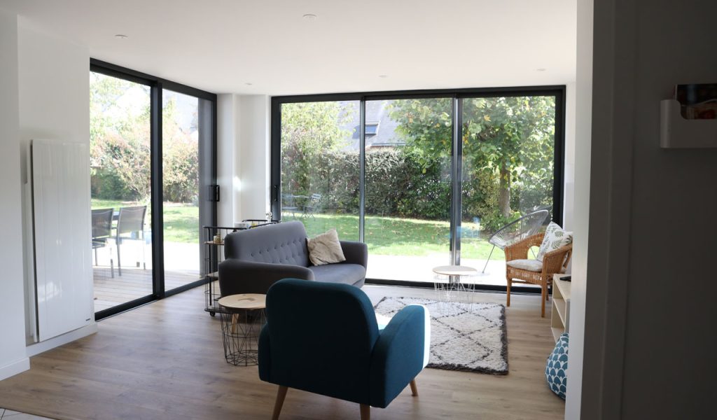 La véranda salon : le modèle d'extension de maison idéal pour prolonger votre espace