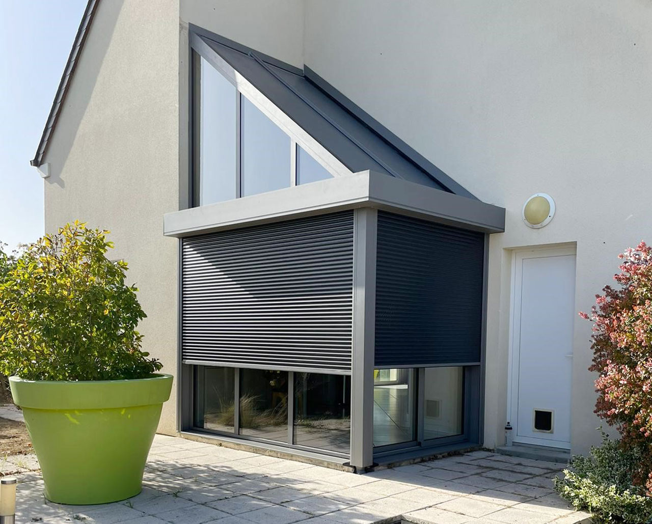 Petite véranda moderne à Luynes (37)