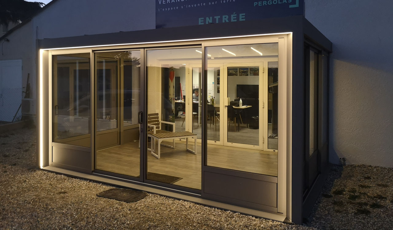 Véranda moderne sas d’entrée à Chatuzange-le-Goubet (26)