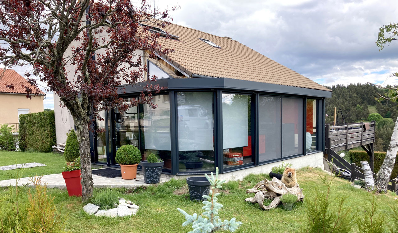 Véranda moderne spa à Grandrieu (48)