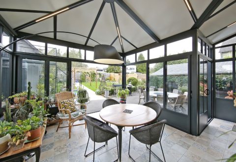 Véranda adossée style atelier à Châteaubourg