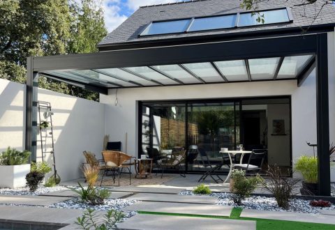 Pergola à toiture fixe sur une terrasse - Rénoval