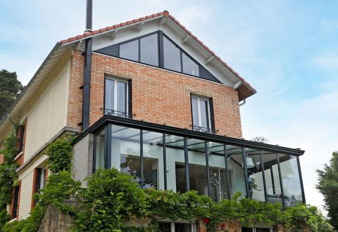 Extension verrière de maison moderne sur pilotis à Meudon
