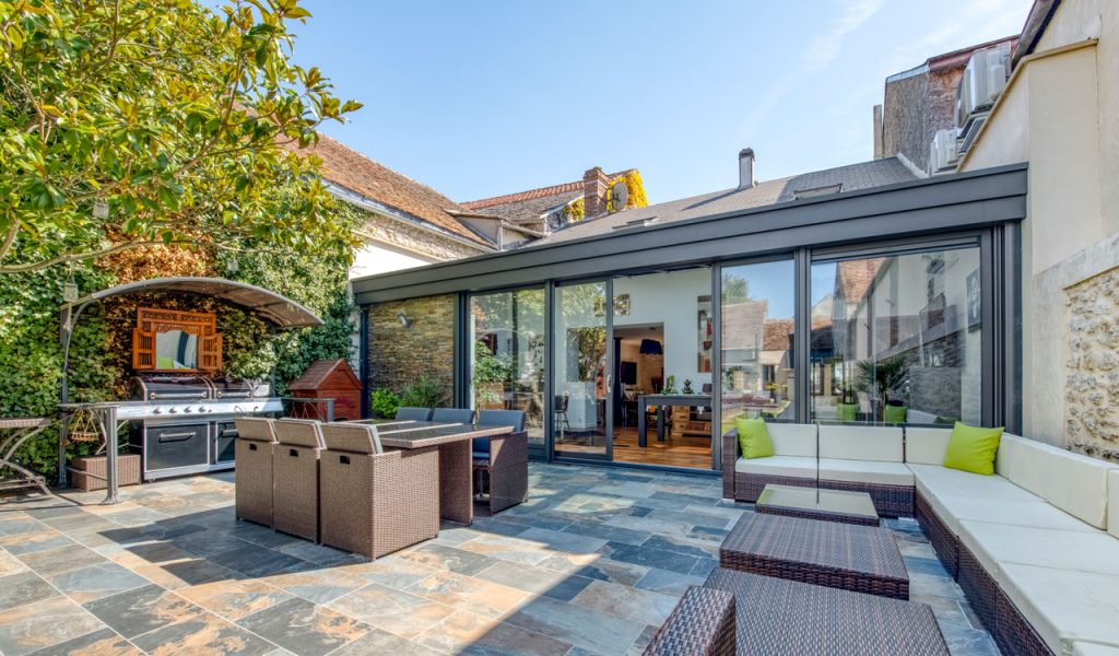 L’extension pour une terrasse couverte moderne