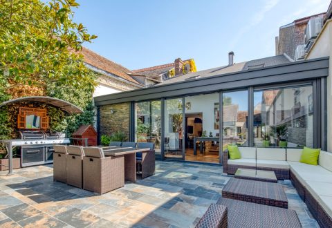 L’extension pour une terrasse couverte moderne