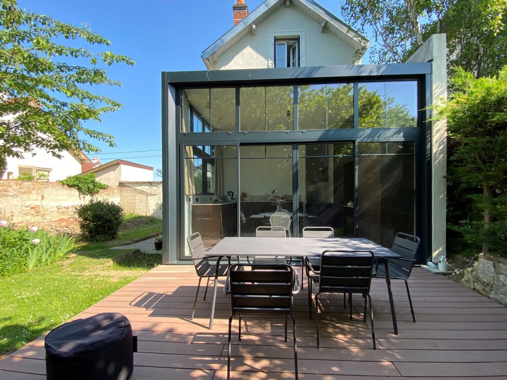 Véranda Rénoval grise en aluminium