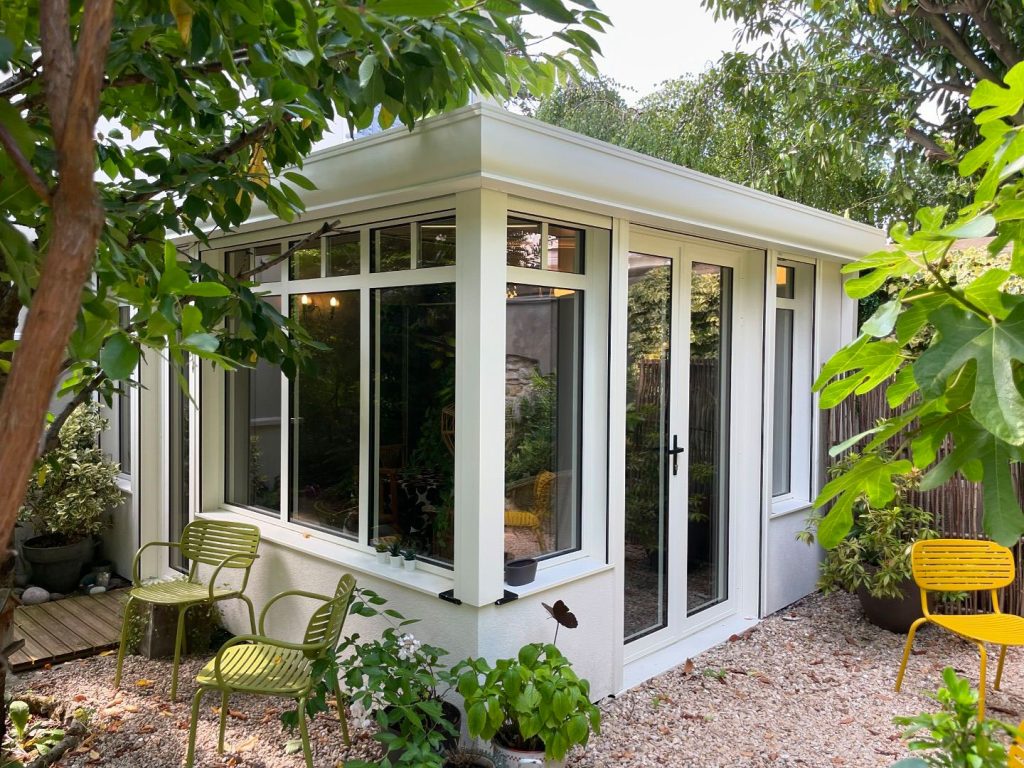 Véranda Rénoval blanche en aluminium