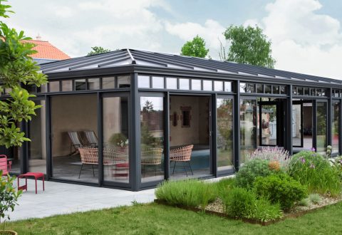 Véranda pour piscine ou spa Rénoval en aluminium