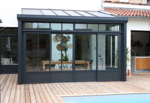 La véranda style atelier Rénoval en aluminium