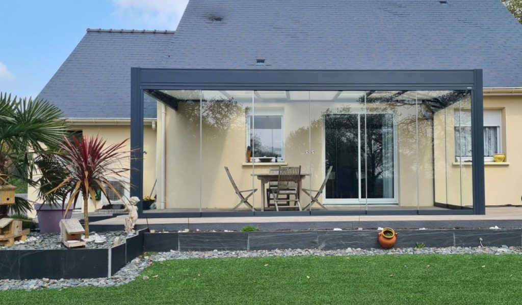 Un abri de jardin avec une pergola jardin d’hiver