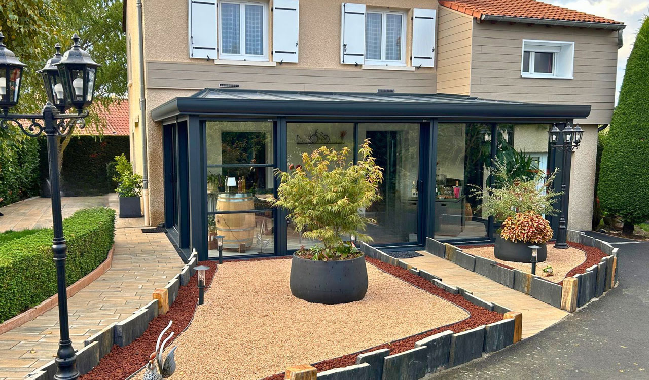 Véranda moderne salle à manger à Lantriac (43)
